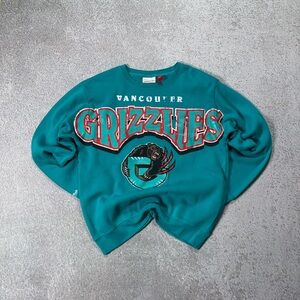 Y2K Mitchell & Ness Vancouver Grizzlies graphic crewneck